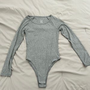 Gray long sleeve ribbed body suit